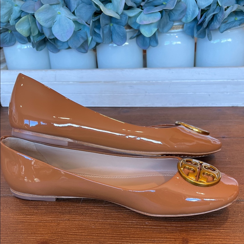 Tory Burch Chelsea Ballet Patent Leather Flats with Gold Logo Umber - Picture 7 of 9